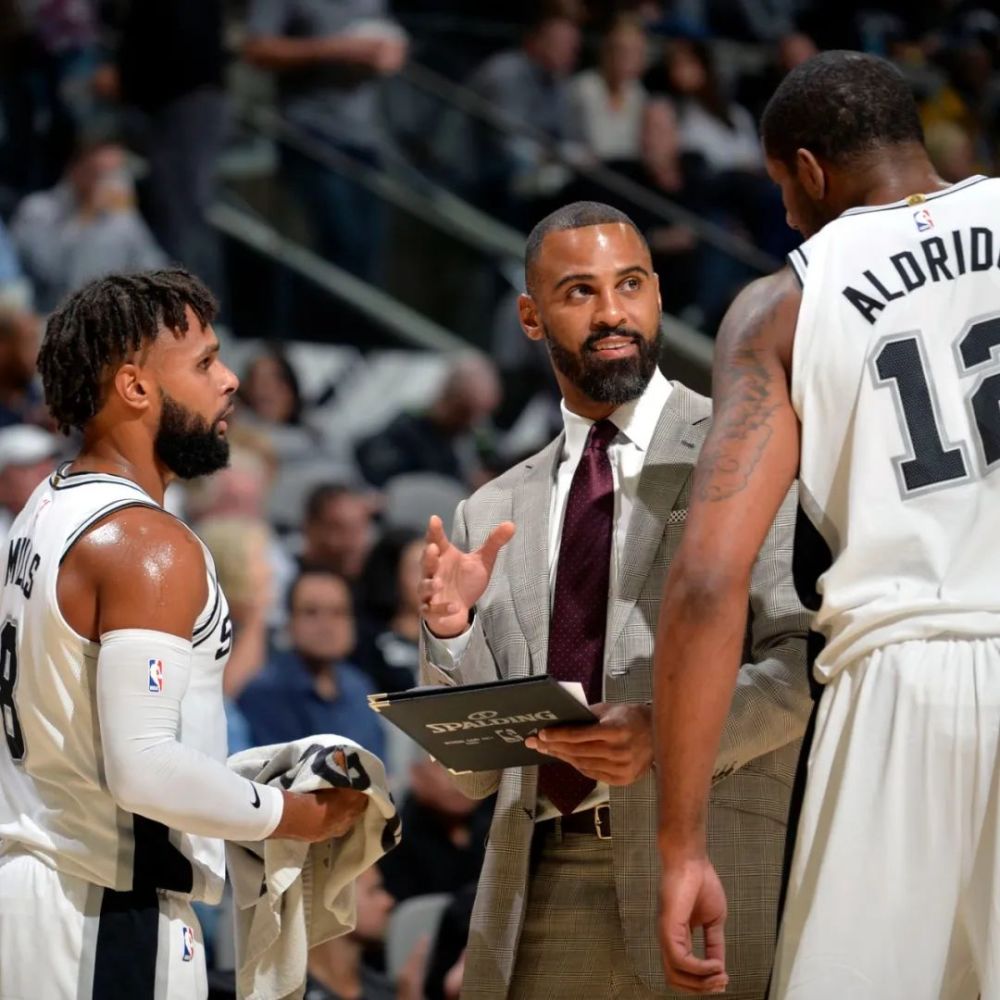 到球队眼下 到球队眼下