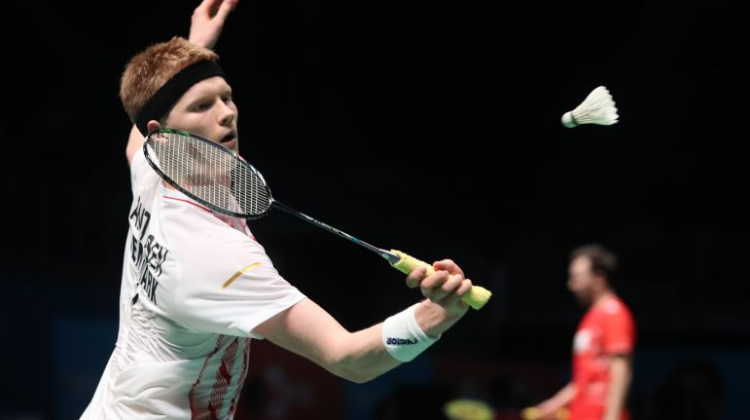 巴萨中场的 巴萨中场的